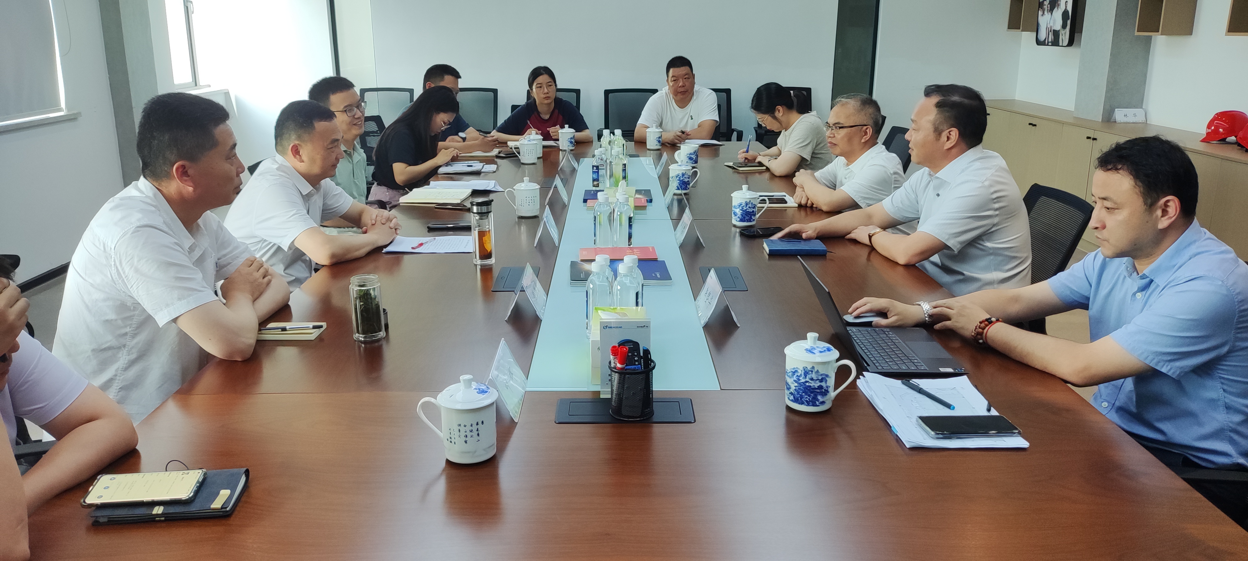 衢江區人大常委會主任廖利軍調研圣效公司